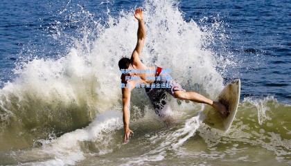 mk体育官网-英超争冠白热化，曼城、阿森纳、利物浦三强鼎立，赛季末悬念迭起