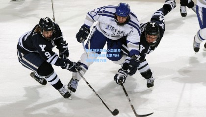 mk体育_鲁尼坦承生涯心态差异，C罗的极致追求与科琳的救赎力量