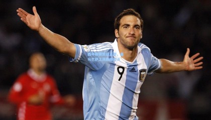 mk体育官方网站：西甲联赛激战正酣，皇马巴萨上演巅峰对决